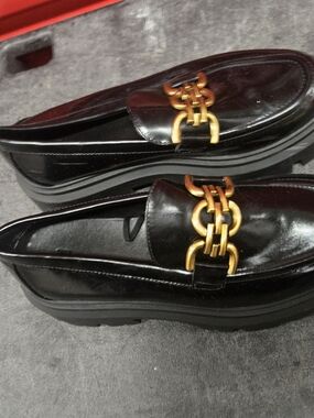 H&M Womans Black Leather Loafers with Gold Chain Accent Size 7.5